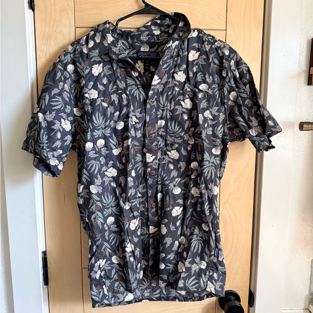 Patagonia Dark Floral Men's Casual Shirt Size M